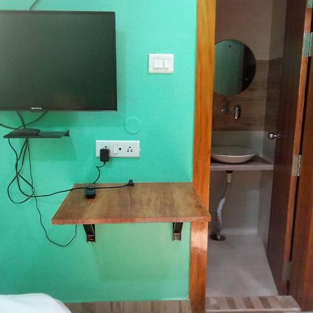 Serenity Inn And Grill กูวาฮาติ ภายนอก รูปภาพ